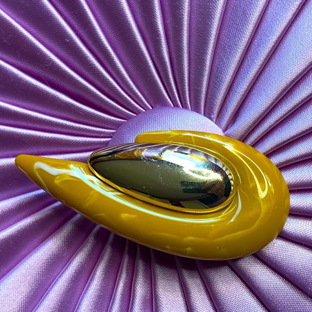 Vintage plastic brooch